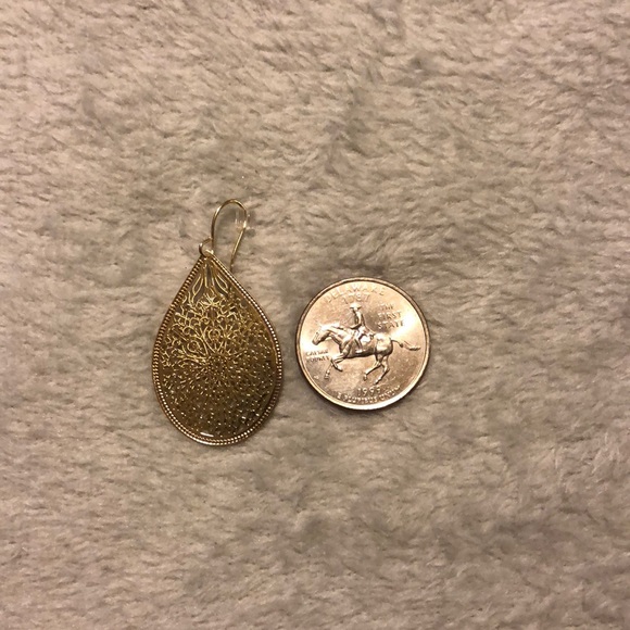 *SOLD* ~ Gold Mesh Teardrop Earrings - Picture 3 of 3